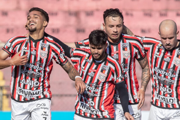 Paulista supera Juventus-SP com gol de Luis Gustavo e segue vivo