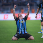 Pavón decide e garante vaga do Grêmio nas quartas da Copa do Brasil