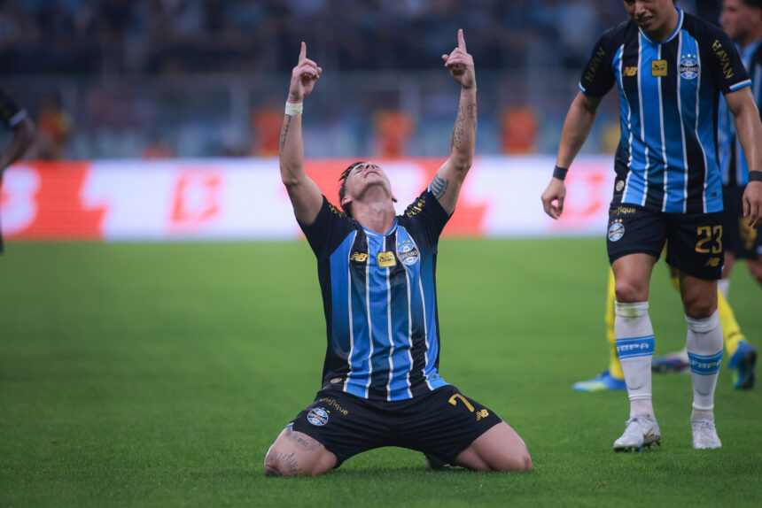 Pavón decide e garante vaga do Grêmio nas quartas da Copa do Brasil