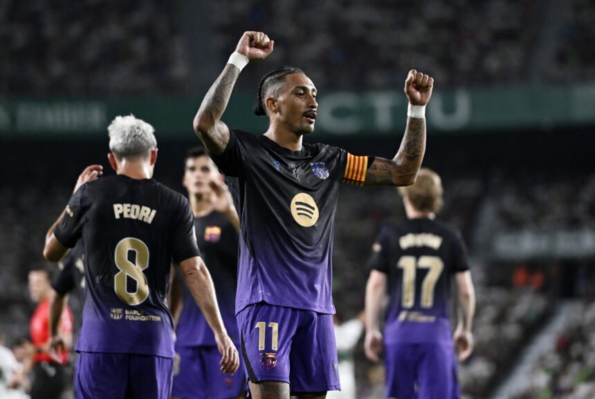 Raphinha decide e conduz goleada do Barcelona: 2 gols e 1 assistência