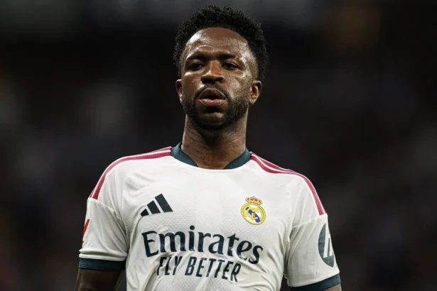Real pressiona árbitros após alegar tratamento desigual a Vinícius