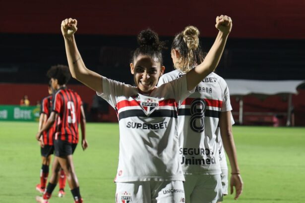São Paulo conquista vitória sobre Vitória e assume a liderança do Brasileirão Feminino