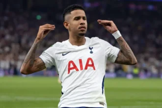 Sávio brilha na estreia e Tottenham goleia Charlton por 5 a 1