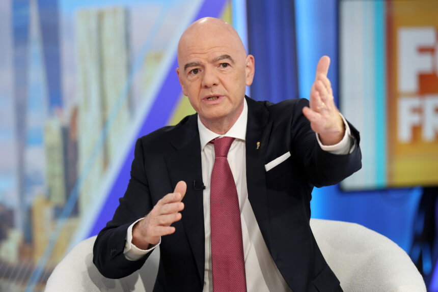 UEFA, AFC e Concacaf criticam Infantino e exigem mais transparência