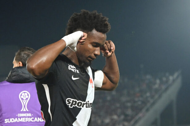 Vasco atropela Olimpia: vence por 4 a 1 e avança às quartas da Sul-Americana