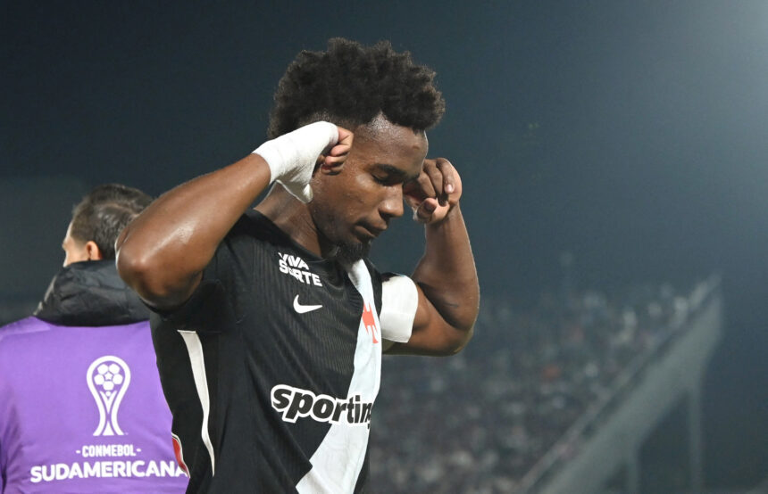 Vasco atropela Olimpia: vence por 4 a 1 e avança às quartas da Sul-Americana