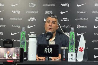 Vasco supera Vitória e abre vantagem nas quartas da Copa do Brasil