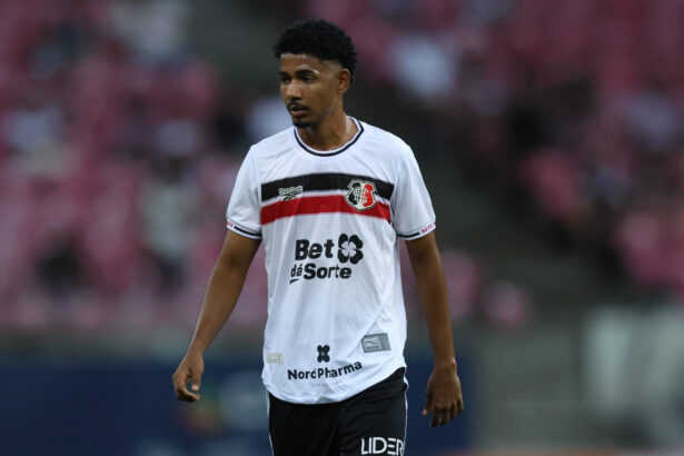 Vitinho deixa Santa Cruz e acerta transferência para o Paços de Ferreira