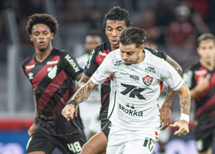 Vitória enfrenta Athletico-PR em busca de classificação na Copa do Brasil
