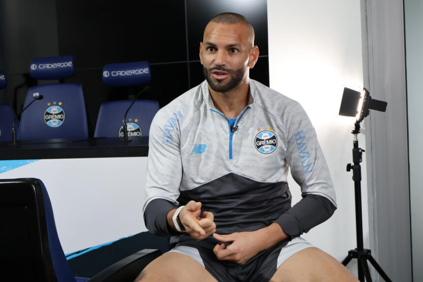 Weverton destaca evolução do Grêmio e valoriza os Gre-Nais