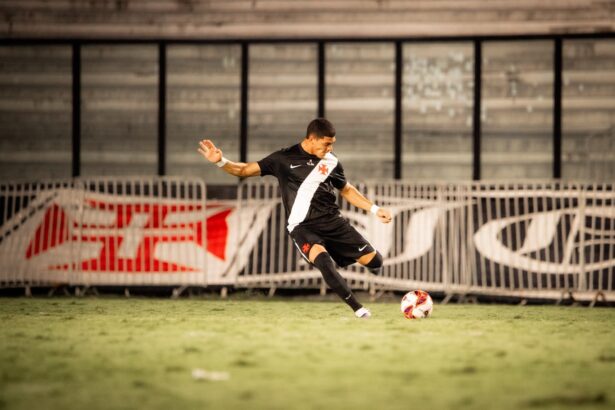 Alison promete entrega e confiança para virada do Vasco na final sub-20