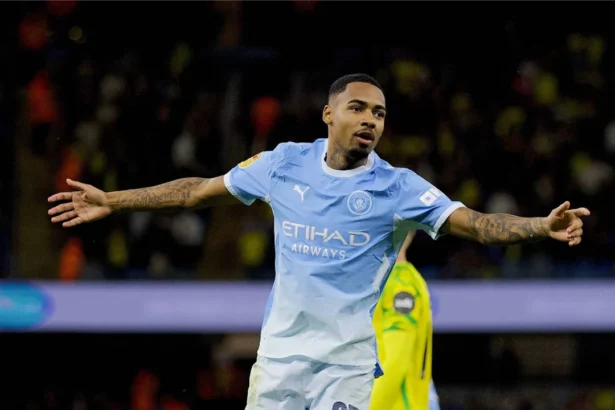 Allan marca e dá assistência; Manchester City atropela Norwich por 5 a 0