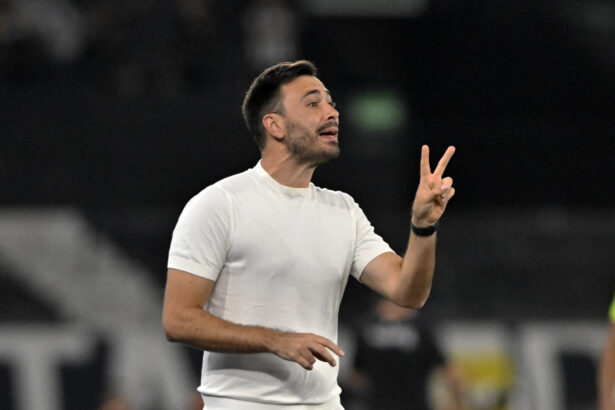 Ancelotti coloca Lille no topo da Ligue 1 após vencer Troyes