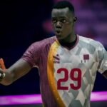 Aos 13 anos e 2,10 m, Mubarak brilha na seleção de vôlei do Catar