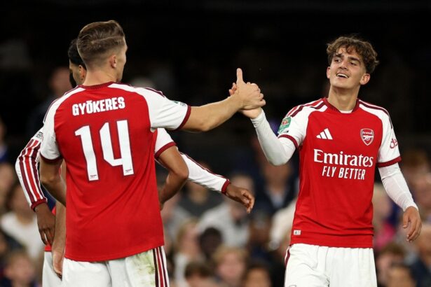 Aos 16 anos, Max Dowman brilha e Arsenal elimina Ipswich (4-2)
