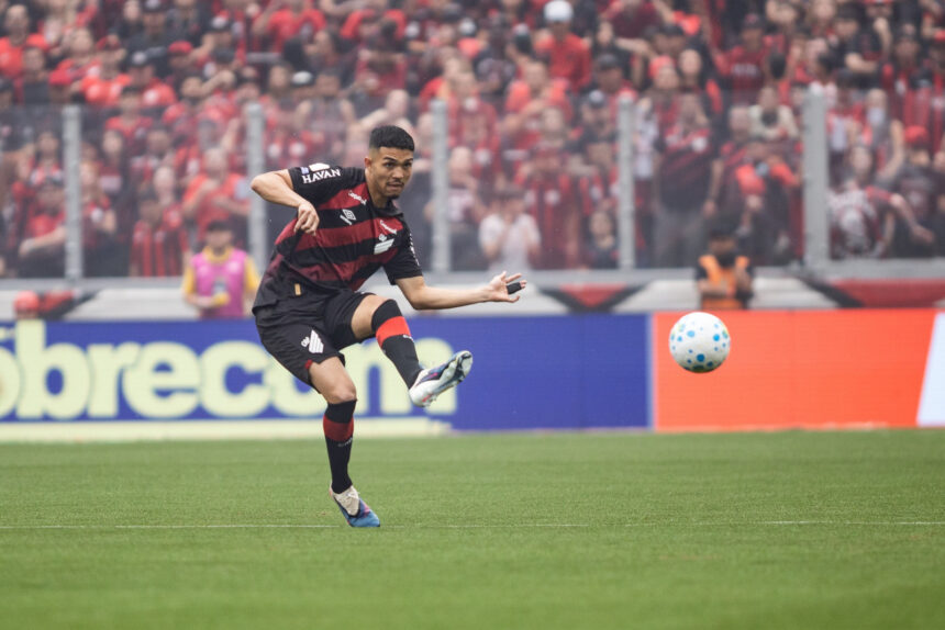 Arthur Dias é convocado por Ancelotti e pode estrear na seleção