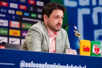 Arthur Elias convoca 28 para amistosos com Argentina em outubro