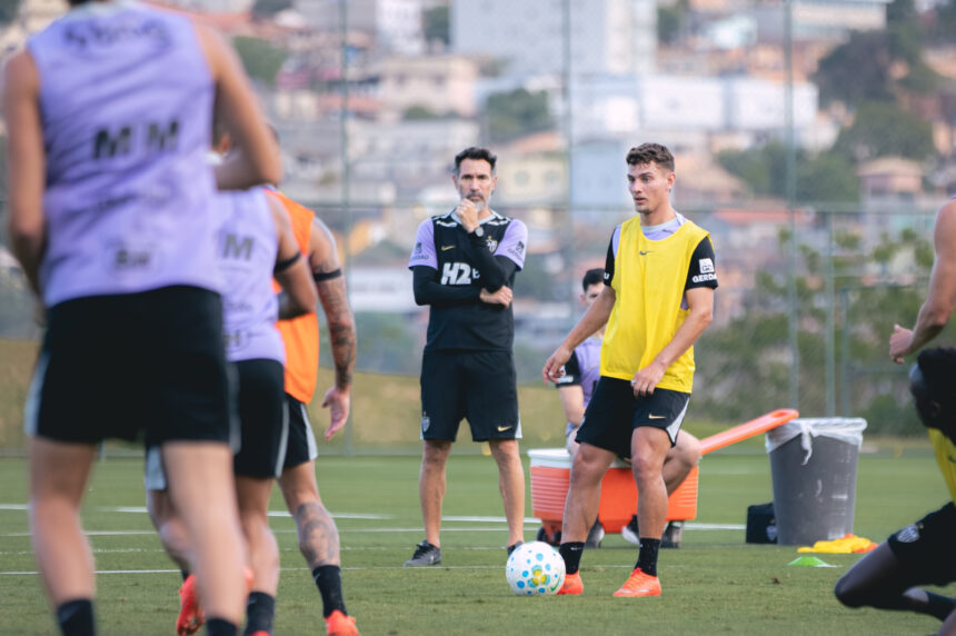 Atlético-MG retoma treinos e acelera preparação para duelo com Bragantino