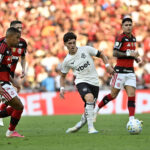 Botafogo brilha no ataque, mas falhas defensivas emperram reação