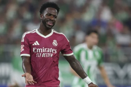 Carlos Espí se impõe no Real Madrid após derrota para o Betis