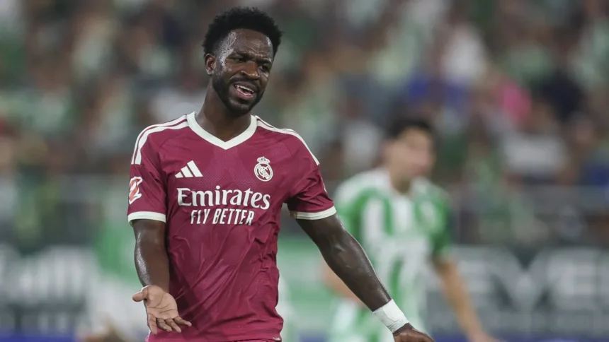 Carlos Espí se impõe no Real Madrid após derrota para o Betis