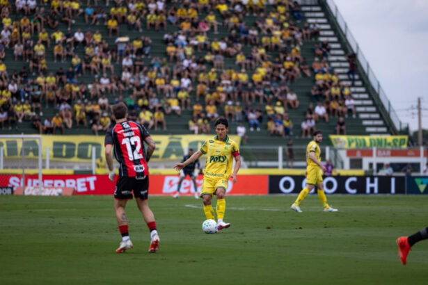 Chico Kim domina meio-campo e entra no top-5 do Brasileirão
