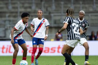 Corinthians bate o Bahia por 1 a 0 e assume vantagem nas semifinais