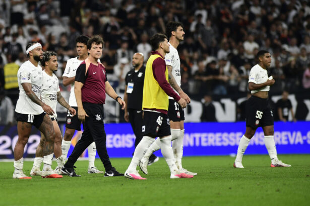 Corinthians cai novamente e soma quarta derrota após pausa da Copa