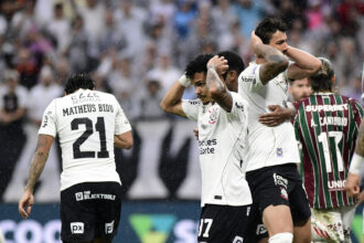 Corinthians enfrenta dez jogos decisivos com clássicos e rivais diretos