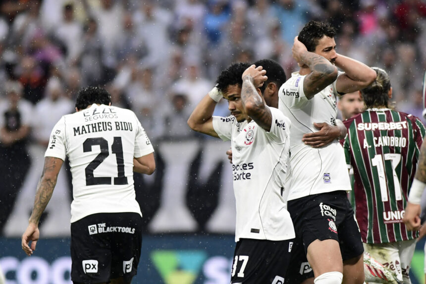 Corinthians enfrenta dez jogos decisivos com clássicos e rivais diretos