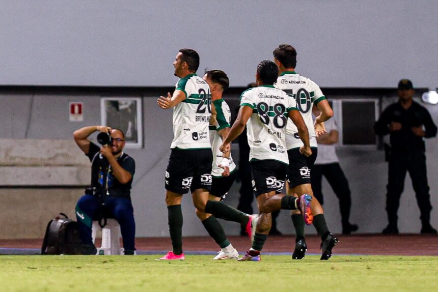 Coritiba registra melhor campanha fora e mira manter sequência em seis jogos