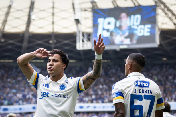 Cruzeiro mira topo do returno contra Athletico-PR no Mineirão