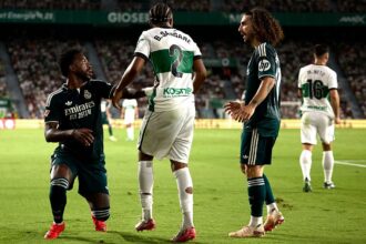 Cucurella defende Vinícius Jr. e pede ajustes no Real Madrid