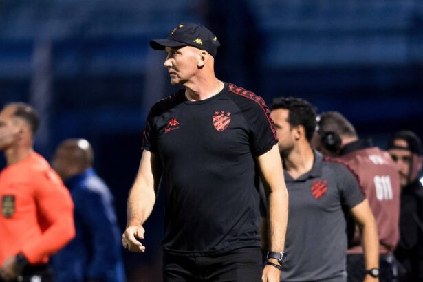 Dal Pozzo vê desperdício e critica derrota do Sport por 2 a 1