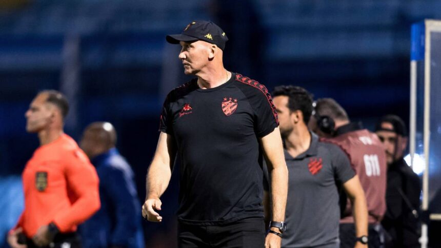 Dal Pozzo vê desperdício e critica derrota do Sport por 2 a 1