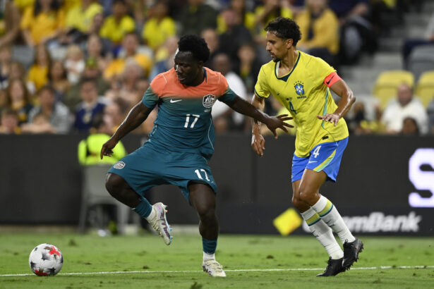 Debate expõe falhas táticas da seleção após empate com Austrália