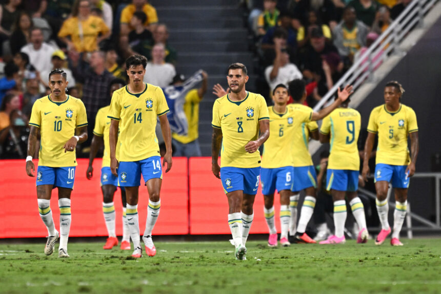 Denilson critica seleção após empate por 1 a 1 com a Austrália