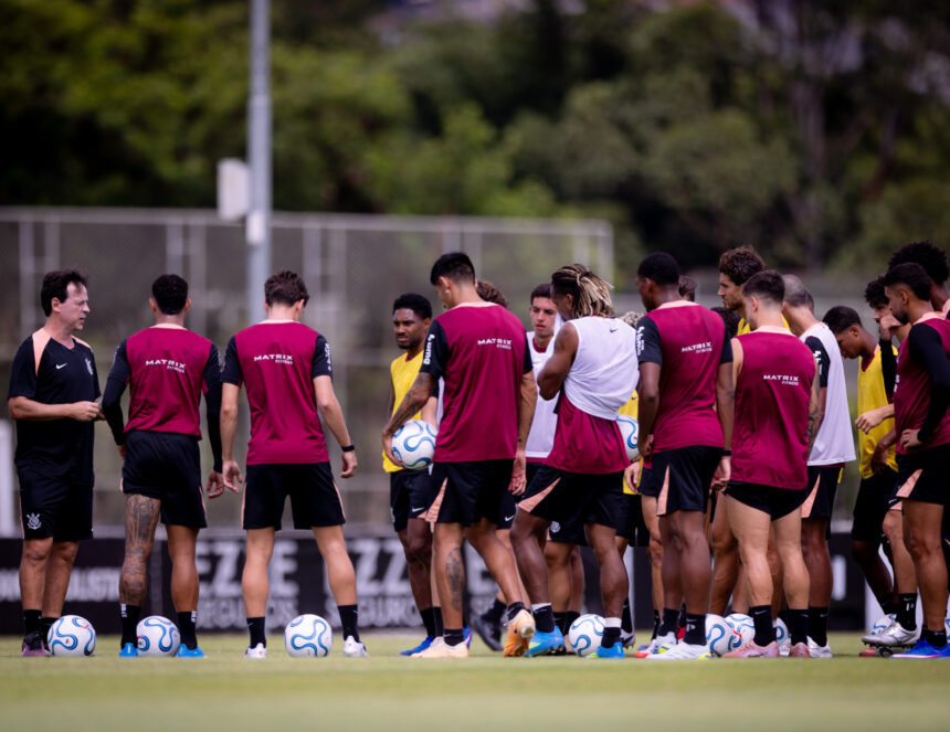 Diniz mantém base; Corinthians recebe Chapecoense pressionado