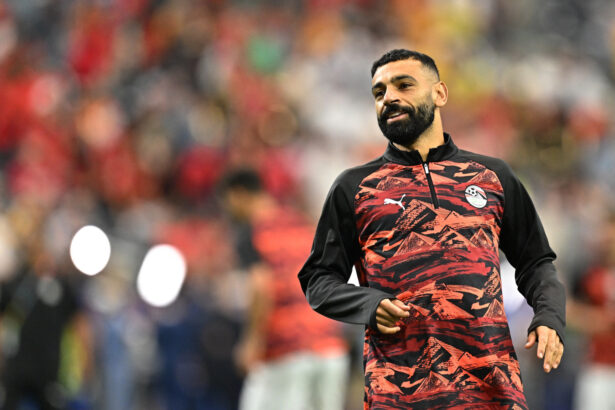 Egito poupa Mohamed Salah por risco do gramado sintético em Juba