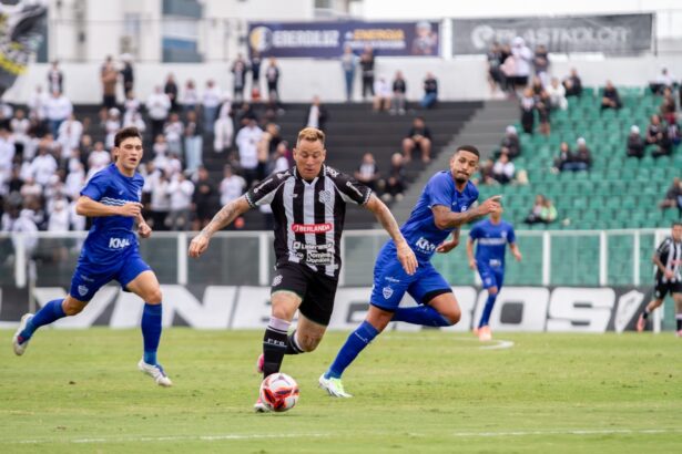 Figueirense reage e busca empate com Barra na estreia da Copa SC