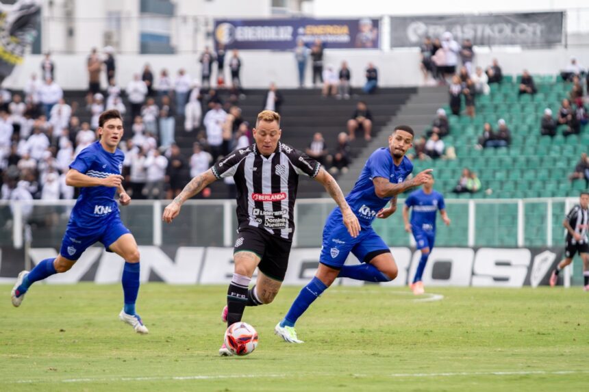 Figueirense reage e busca empate com Barra na estreia da Copa SC