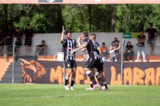 Figueirense triunfa sobre Santa Catarina e sobe para 2º lugar da Copa SC