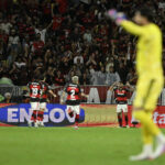 Flamengo atrai 70.112 ao Maracanã e vira sobre Corinthians nos acréscimos