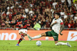 Flamengo e Palmeiras dividem liderança como visitantes no Brasileirão
