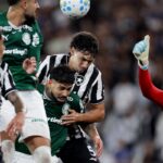Flamengo sobe ao topo após empate entre Botafogo e Palmeiras