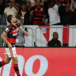 Flamengo vence Mirassol por 2 a 0 e encosta no Palmeiras