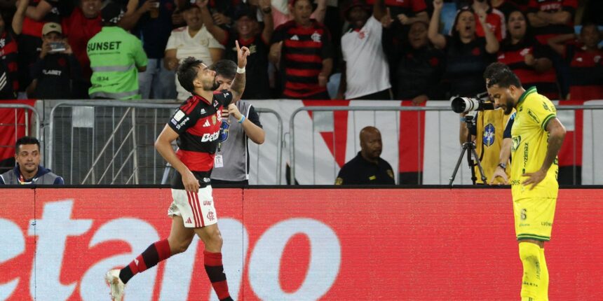 Flamengo vence Mirassol por 2 a 0 e encosta no Palmeiras