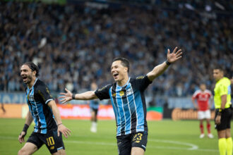 Grêmio elimina Inter e garante 17ª semifinal na Copa do Brasil