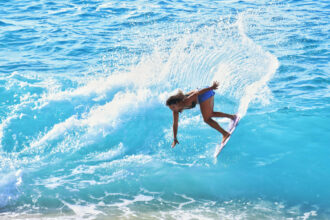 Julia Dias busca recursos para disputar o Mundial de skimboard