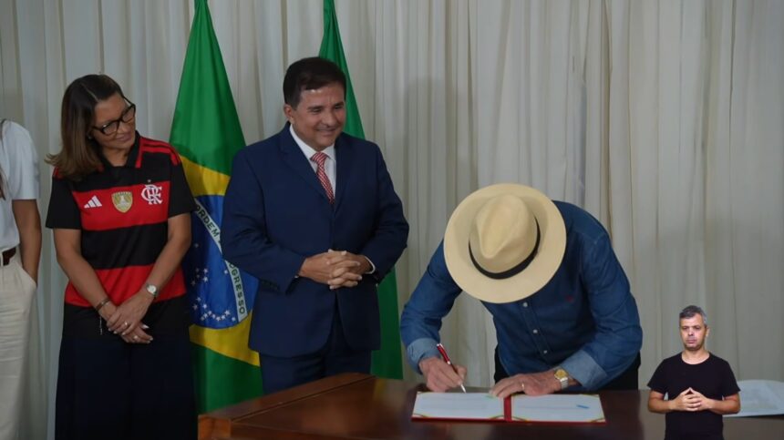 Lula sanciona lei que prioriza desenvolvimento do futebol feminino